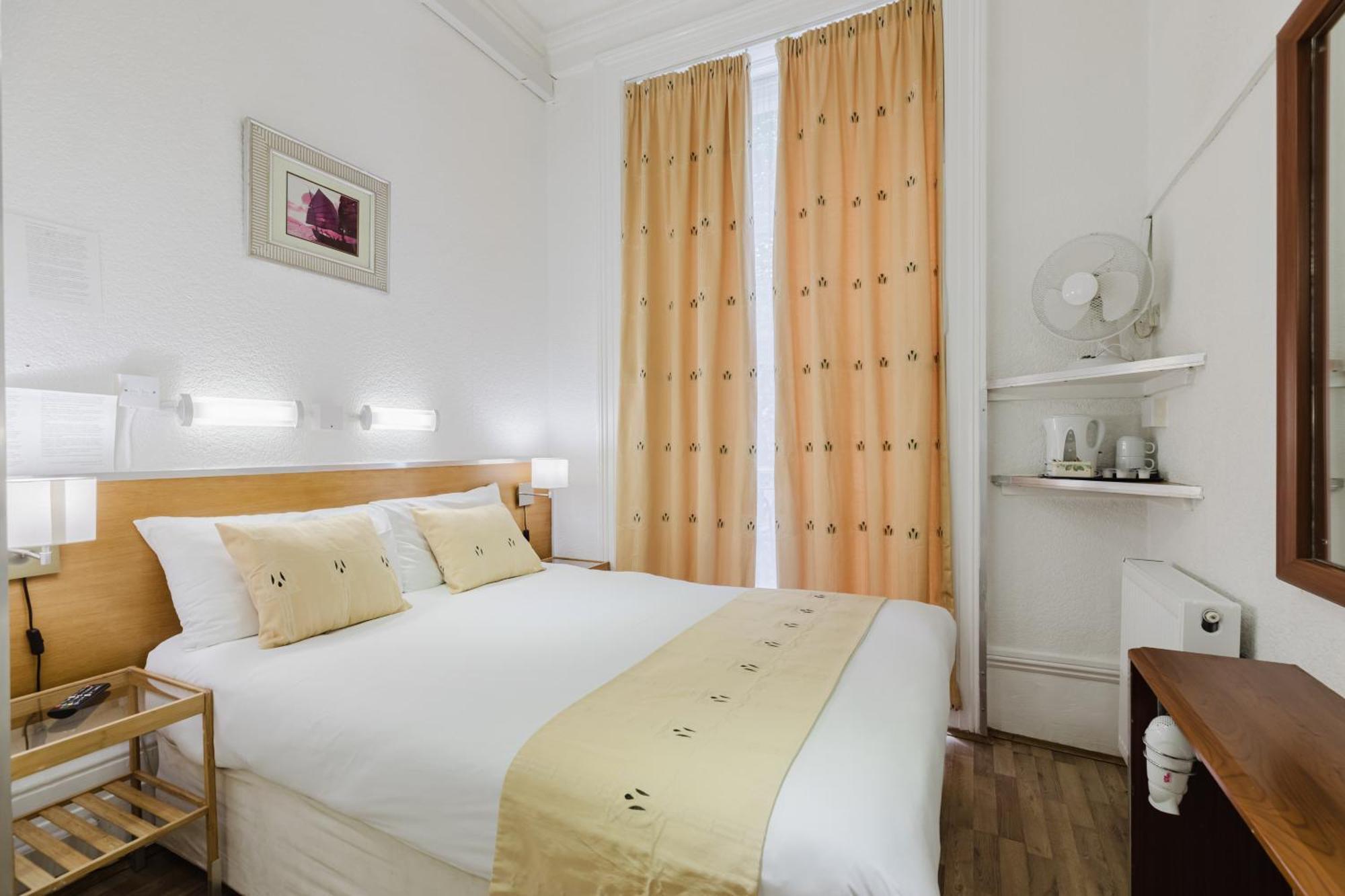 Double Room with Private External Bathroom